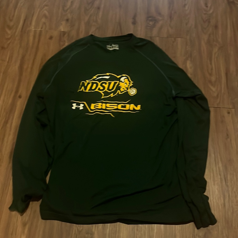 NDSU Bison Longsleeve DriFit - Under Armour - Medium